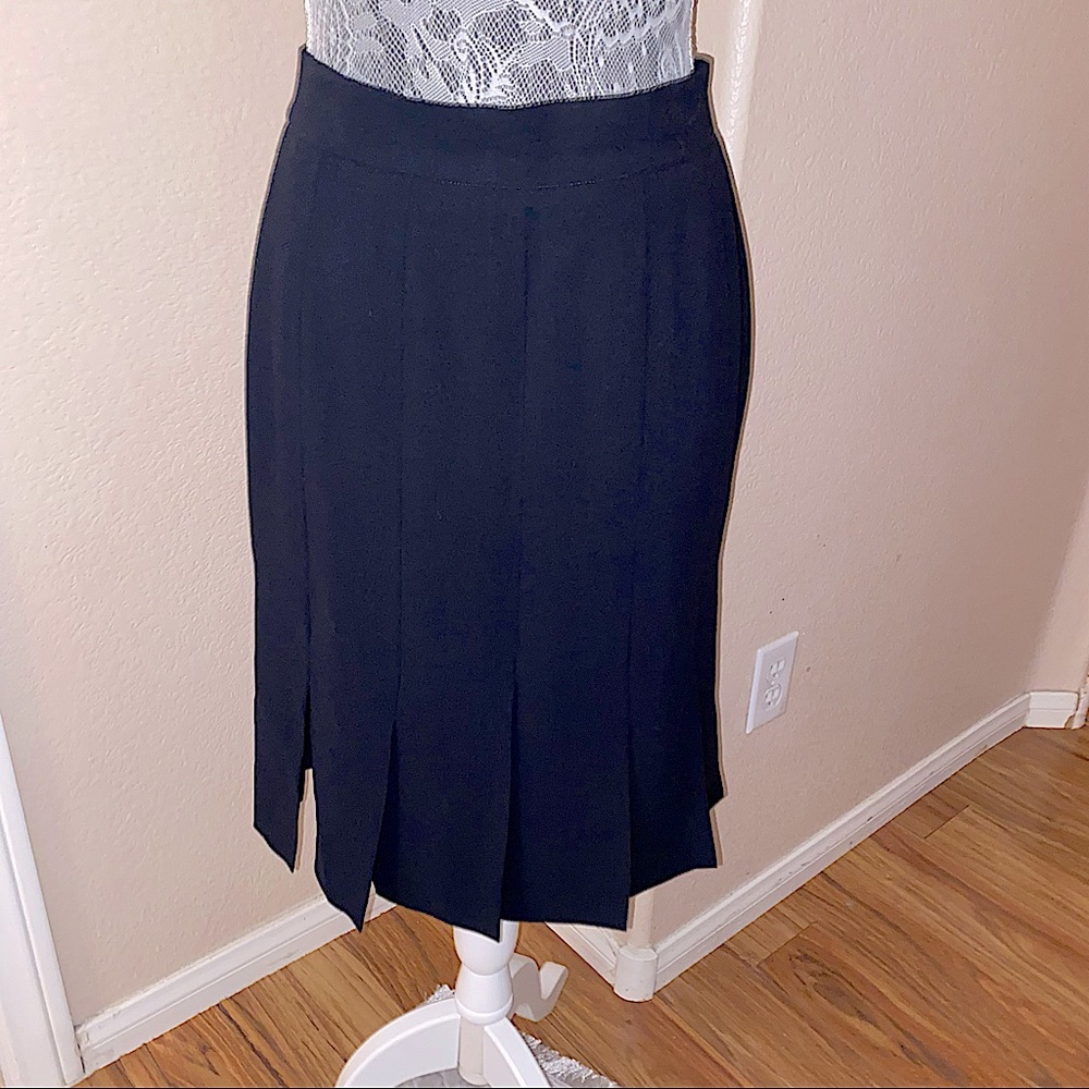 Escada 100% new wool pencil skirt pleated split hemline all around size 36